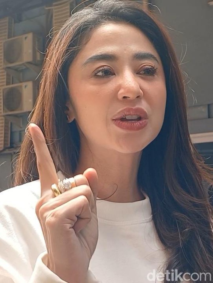 Dewi Perssik