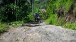 Duh, Belasan Tahun Jalan Rusak di Cianjur Tak Kunjung Diperbaiki