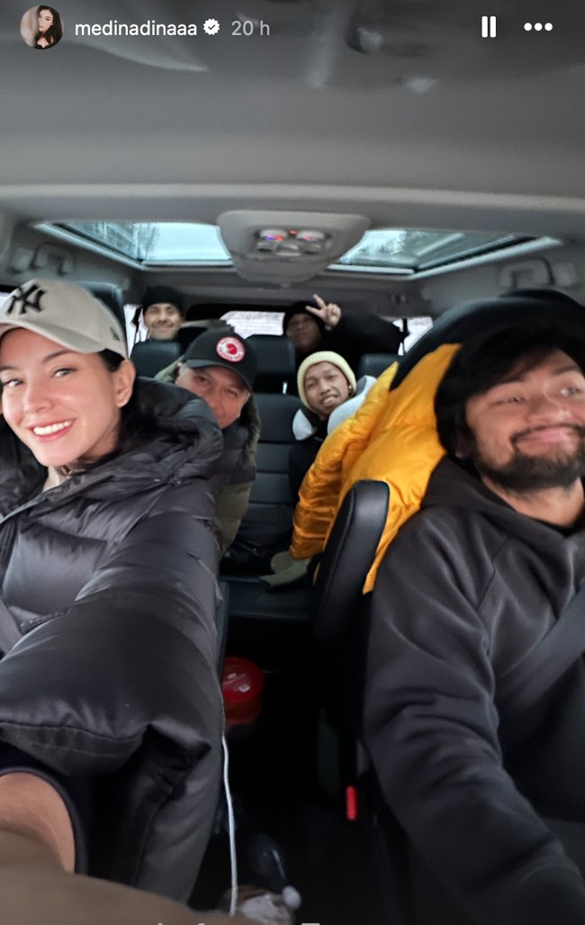 Gading Marten dan Medina Dina tampaknya tengah menikmati liburan bersama ke Norwegia. Momen kebersamaan keduanya dibagikan melalui akun Instagram masing-masing. Foto: Instagram/@medinadinaaa/@gadiiing