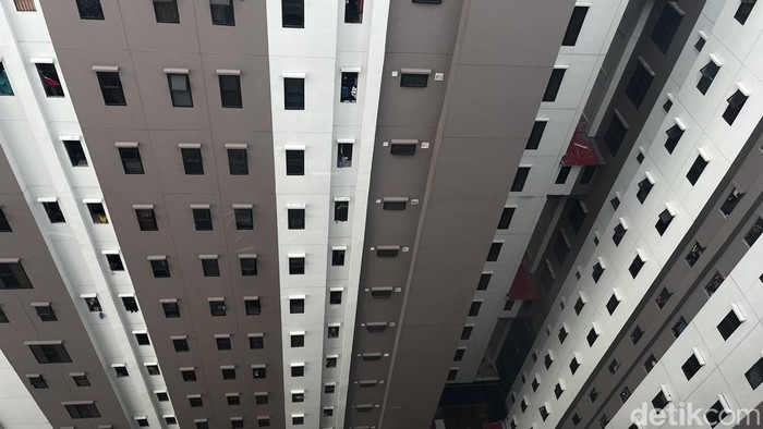 Warga kolong jembatan Jelambar Baru direlokasi ke Rusun Rawa Buaya. Bentuknya tipe 36 dengan 2 kamar tidur, 1 kamar mandi dan 1 dapur, Sabtu (30/11/2024).