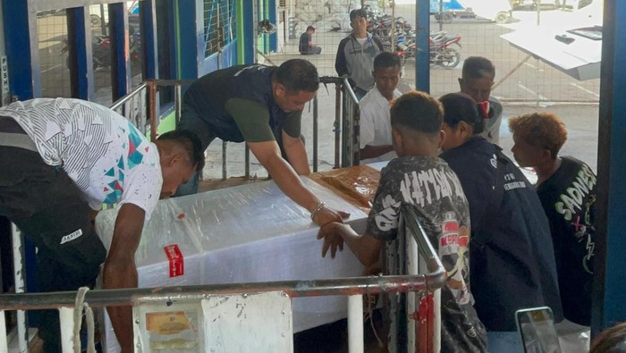 Jenazah PMI ke-119 saat tiba di Bandara El Tari Kupang, NTT, Sabtu (30/11/2024), sekitar pukul 06.10 Wita. (Dok. BP3MI NTT).