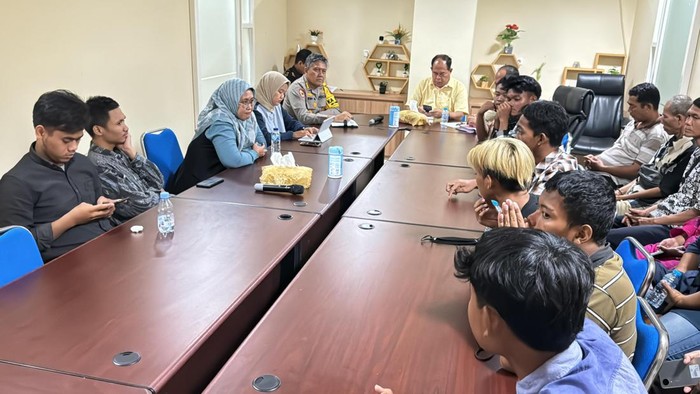 Polda Jateng menerima kunjungan dari Komisi Kepolisian Nasional (Kompolnas) dan Komisi Perlindungan Anak Indonesia (KPAI) untuk mengklarifikasi kasus penembakan pelaku tawuran di Semarang.