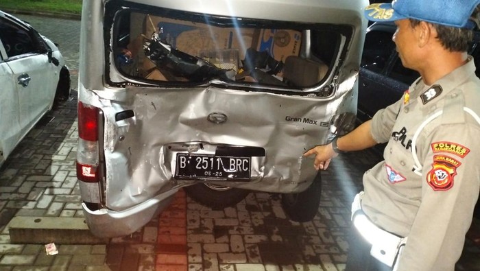 Kondisi kendaraan yang mengalami kecelakaan beruntun di Tol Cisumdawu.