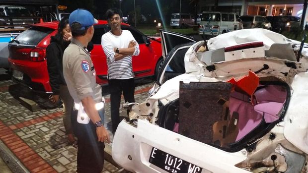 Kondisi kendaraan yang mengalami kecelakaan beruntun di Tol Cisumdawu.