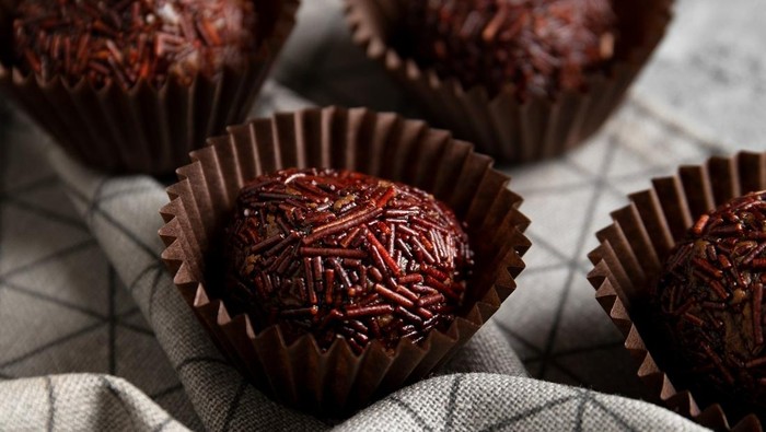 Kue Rambutan Cokelat Meses