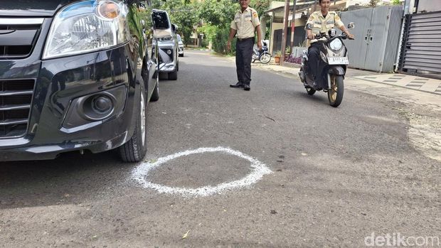 Lokasi nenek dan ayah dibunuh remaja di Cilandak, Jakarta Selatan kini dipasangi garis polisi.