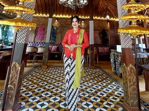 Mantan Pramugari Ini Buka Usaha Rumahan, Omzetnya Bukan Kaleng-kaleng!