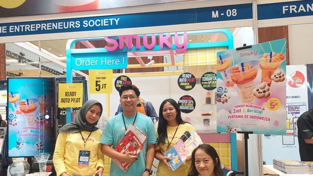 Viral konsep franchise atau waralaba yang menjual produk minuman dan makanan berkonsep 2 in 1. Dengan konsep itu, pelanggan bisa membeli minuman sekaligus makanan dengan satu genggaman saja.