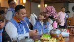 Gilang Dirga Sarapan Kupat Tahu dan Jajan Bakso di Bandung Barat
