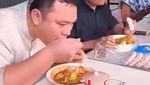 Gilang Dirga Sarapan Kupat Tahu dan Jajan Bakso di Bandung Barat
