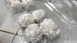 Unik! Onde-onde Manado Ini Isinya Cokelat Lumer