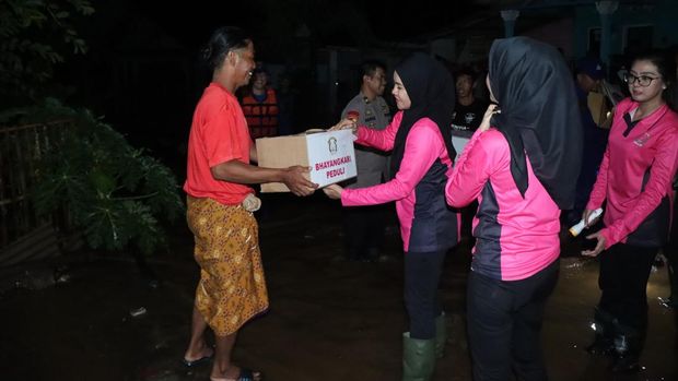 Polres Malang salurkan bantuan untuk korban banjir