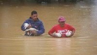 Banjir besar melanda Malaysia, memaksa lebih dari 90.000 orang mengungsi ke tempat penampungan sementara, Sabtu (30/11/2024). REUTERS/Stringer
