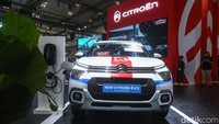 Citroen E-C3 dibanderol mulai harga Rp 377 juta on the road Jakarta dengan pilihan warna single tone dan dual tone. Rencananya, Citroen E-C3 akan dirakit secara CKD (Completely Knocked Down) pada semester kedua tahun ini di Purwakarta.  
