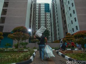 Cerita Warga Kolong Jembatan: 15 Tahun Hidup di Rumah Gubuk Kini Pindah ke Rusun