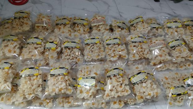 Produk Kerupuk Telur Asin.