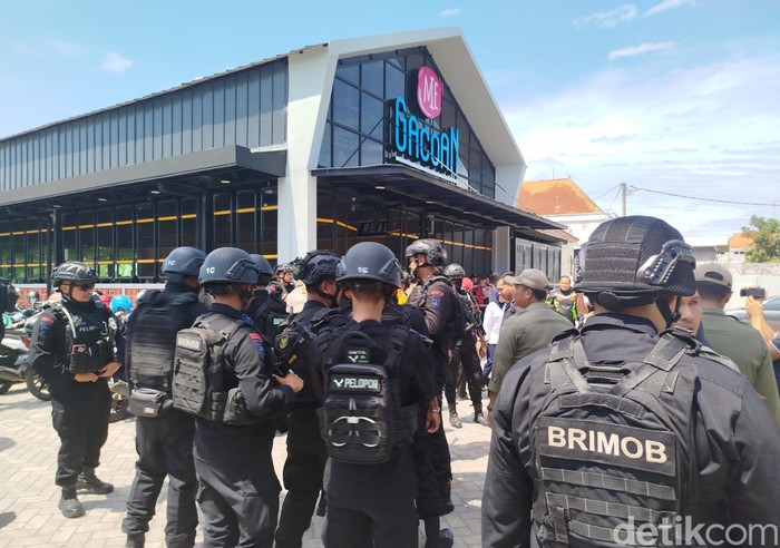Rebutan lahan parkir di Mie Gacoan Bangkalan