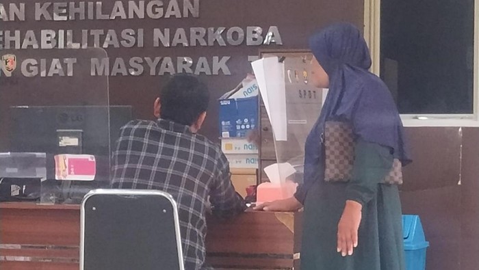 Rohyati dan Edi di Palembang, Sumsel, melapor karena menjadi korban penipuan, rugi Rp 102 juta.