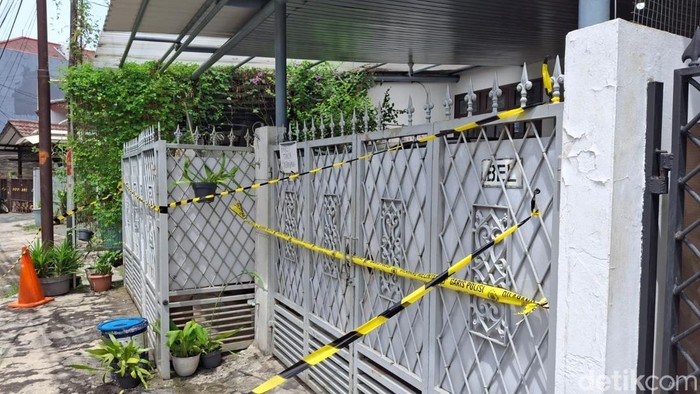 Rumah lokasi ayah dan nenek dibunuh remaja di Cilandak, Jakarta Selatan.