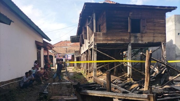 Rumah panggung di Musi Rawas ludes terbakar