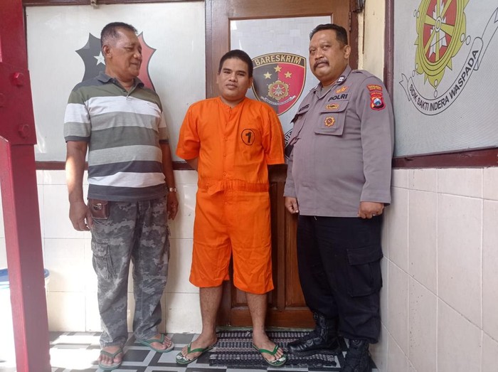 tersangka pencurian lempeng besi