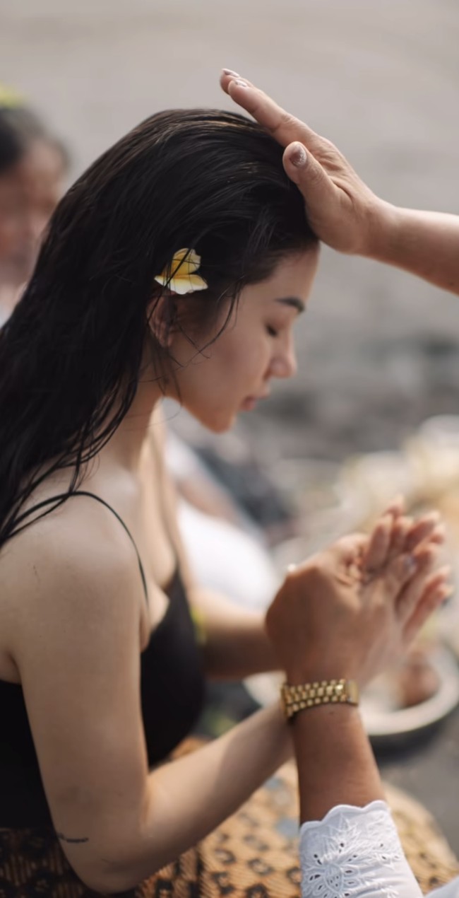 Dalam keterangan unggahan Instagramnya artis 28 tahun itu mengungkapkan bahwa tahun ini menjadi tahun paling membahagiakan selama 3 tahun terakhir hidupnya. Ia juga bersyukur karena masih diberi kesehatan dan berbagai hal baik dalam hidup. Foto: Instagram/@arieltatum