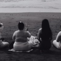 Artis cantik Ariel Tatum beberapa waktu lalu bertolak ke Bali. Di sana dirinya turut menjalani tradisi melukat yang bertujuan untuk membersihkan jiwa dan pikirannya dari energi negatif. Foto: Instagram/@arieltatum