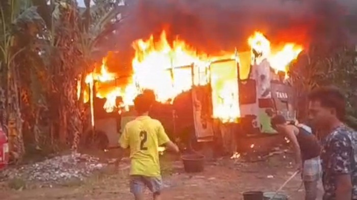 Bus yang sudah tak beroperasi terbakar tewaskan pria di Lubuklinggau