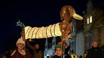 Meriah! Parade Lentera di Bolsover Inggris