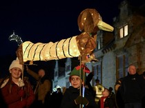 Meriah! Parade Lentera di Bolsover Inggris
