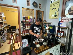 Cikopi Mang Eko: Seduh Sendiri, Bayar Seikhlasnya