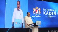 Chairul Tanjung menyampaikan pidato dalam Rapimnas Kadin.