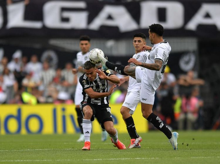 Momen Tendangan Kungfu di Menit Awal Final Copa Libertadores