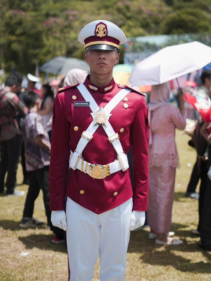 Isra Mashel saat Wisuda Prabhatar.