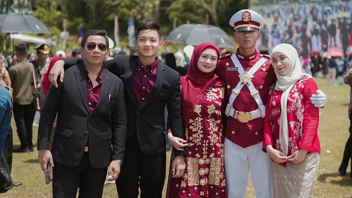 Isra Mashel saat Wisuda Prabhatar.