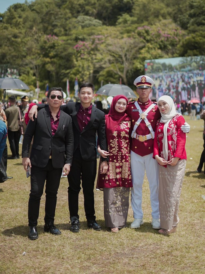 Isra Mashel saat Wisuda Prabhatar.