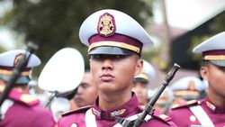 Potret Isra Mashel Anak Sandy Arifin Wisuda Prabhatar Akademi TNI-Kepolisian Potret Isra Mashel Anak Sandy Arifin Wisuda Prabhatar Akademi TNI-Kepolisian