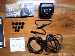 Unboxing JBL Tour Pro 3, TWS Besar yang Kaya Fitur