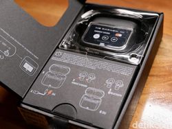 Unboxing JBL Tour Pro 3, TWS Besar yang Kaya Fitur