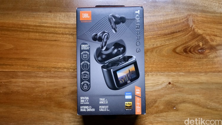 JBL Tour Pro 3
