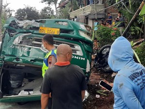 Laka Maut Truk Tabrak 3 Motor Lalu Terguling di Suruh Semarang, Sopir Kabur