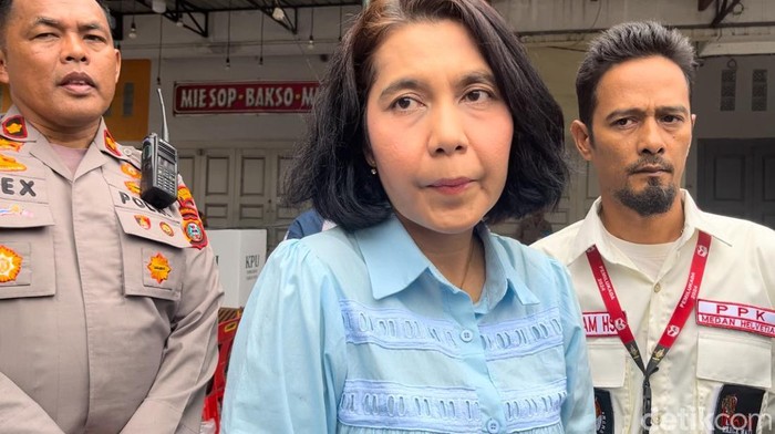 Ketua KPU Medan Mutia Atiqah usai tinjau pencoblosan susulan-lanjutan di Medan