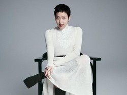 7 Gaya Kim Go Eun Pemotretan dengan Rambut Cepak untuk Drakor Terbaru