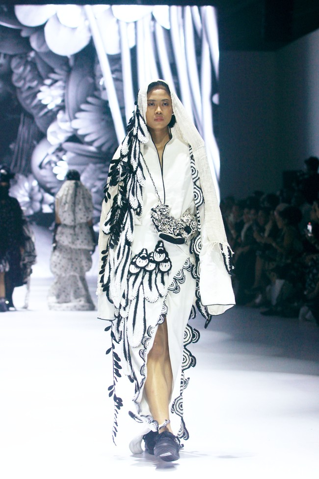 Inilah koleksi terbaru Sejauh Mata Memandang di acara Dewi Fashion Knights [DFK], Jakarta Fashion Week 2025, City Hall, Pondok Indah Mall 3, Jakarta Selatan, Minggu [27/10/2024]. Foto: Mohammad Abduh/detikcom.