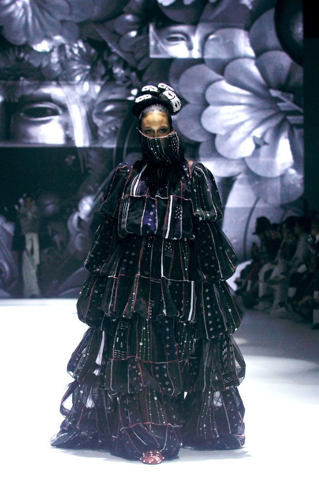 Inilah koleksi terbaru Sejauh Mata Memandang di acara Dewi Fashion Knights [DFK], Jakarta Fashion Week 2025, City Hall, Pondok Indah Mall 3, Jakarta Selatan, Minggu [27/10/2024]. Foto: Mohammad Abduh/detikcom.