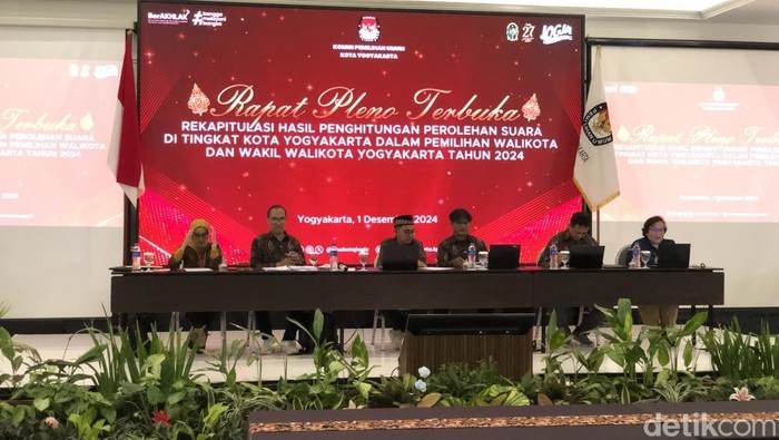KPU Kota Jogja menggelar rapar pleno rekapitulasi pilwalkot, Minggu (1/12/2024).