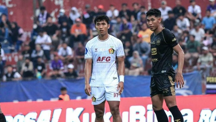 Mohammad Khanafi tampil sebagai starter dalam laga melawan Persija Jakarta.