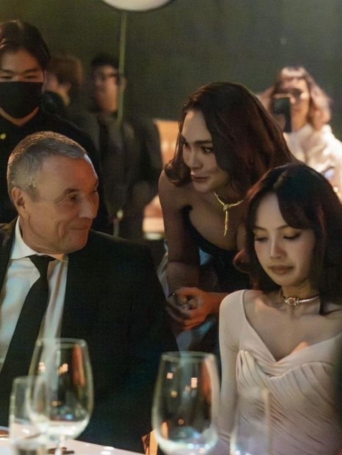 Momen Luna Maya dan Lisa BLACKPINK Bersanding di Acara Peluncuran BVLGARI