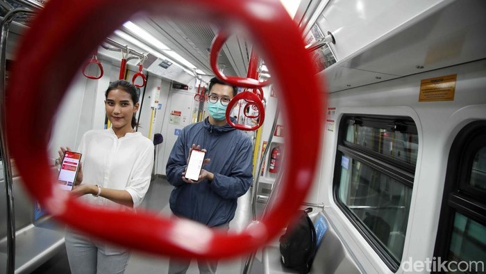 Naik LRT Makin Mudah dengan Alat Pembayaran Digital PT LRT meluncurkan aplikasi LarataPay. Inimenjadi alat pembayaran digital bagi pengguna layanan kereta moderen tersebut.