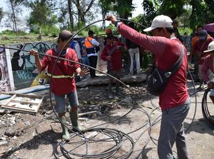 Kabel Utilitas 650 Meter Langgar Aturan Dibongkar Satpol PP Surabaya
